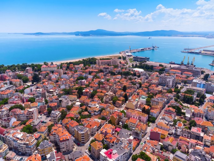 Minimum prices for houses by the sea