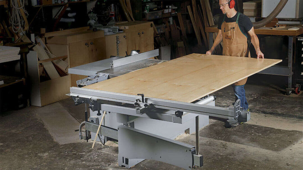 Advantages of Using a Sliding Table Saw for Rip Capacity